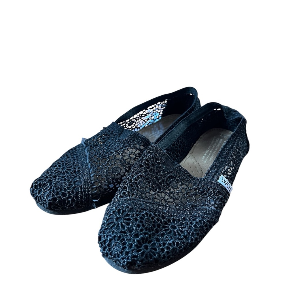 ⚫️TOMS: Women’s size 7, black crocheted slide-on shoes, preowned⚫️
